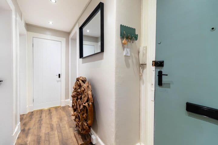 2 bedrooms apartment for sale in Dundee, United Kingdom - Image 12