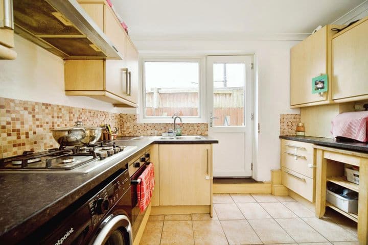 2 bedrooms apartment for sale in London, United Kingdom - Image 3