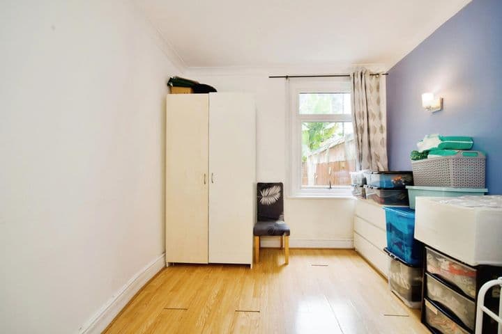 2 bedrooms apartment for sale in London, United Kingdom - Image 7