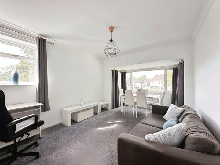 1 bedroom apartment for sale in Leeds, United Kingdom - Image 4