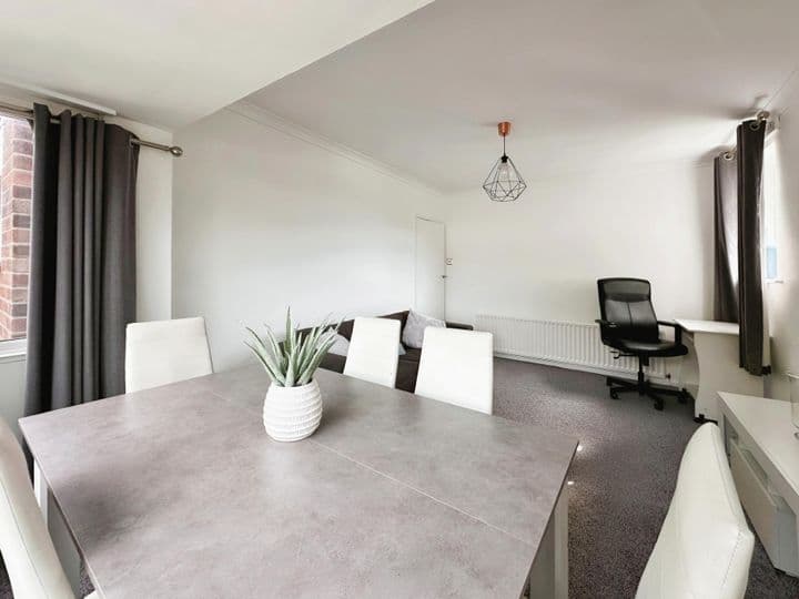 1 bedroom apartment for sale in Leeds, United Kingdom - Image 5