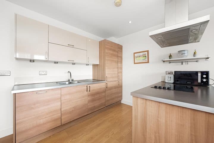 2 bedrooms apartment for sale in London, United Kingdom - Image 5