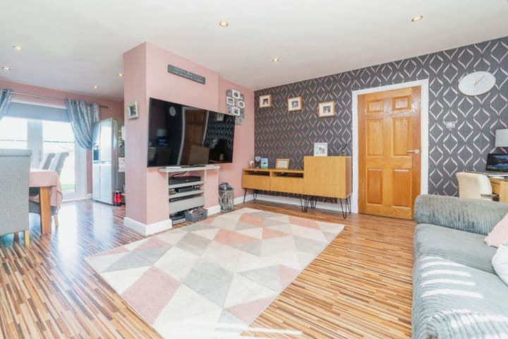 4 bedrooms house for sale in Barnsley, United Kingdom - Image 2