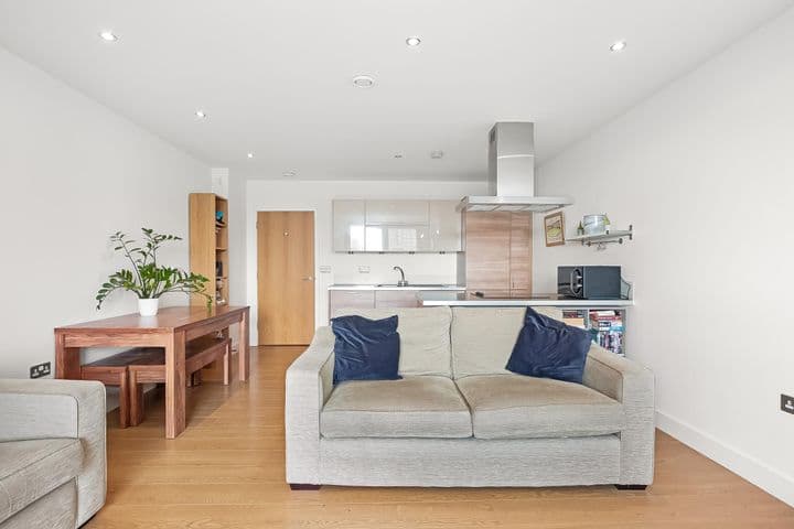 2 bedrooms apartment for sale in London, United Kingdom - Image 7