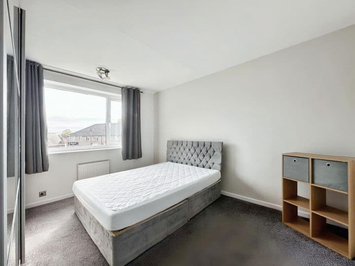 1 bedroom apartment for sale in Leeds, United Kingdom - Image 8