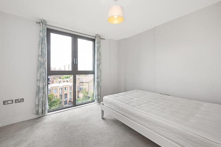 2 bedrooms apartment for sale in London, United Kingdom - Image 9