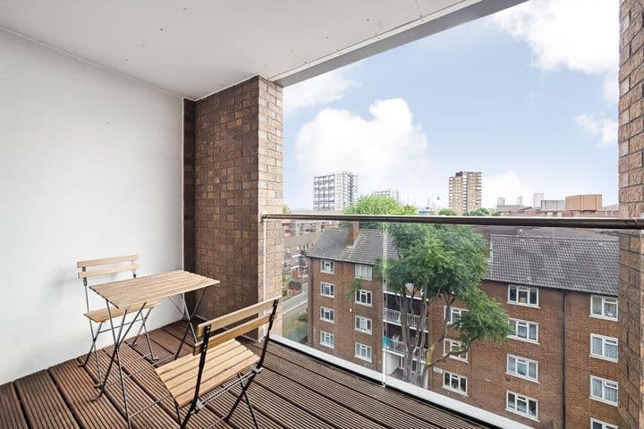 2 bedrooms apartment for sale in London, United Kingdom - Image 8