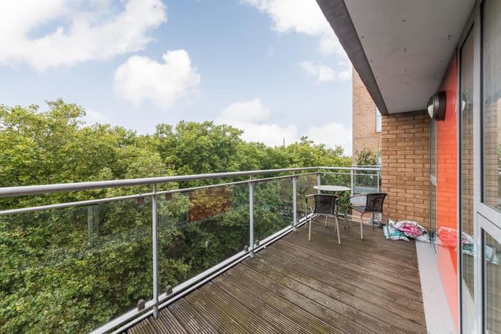 1 bedroom apartment for sale in London, United Kingdom - Image 9