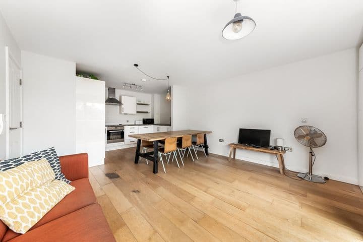 1 bedroom apartment for sale in London, United Kingdom - Image 12