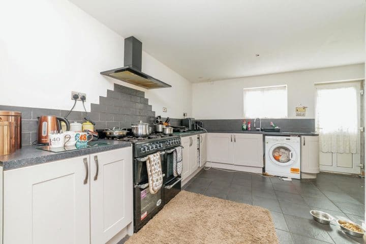 3 bedrooms house for sale in Barnsley, United Kingdom - Image 5