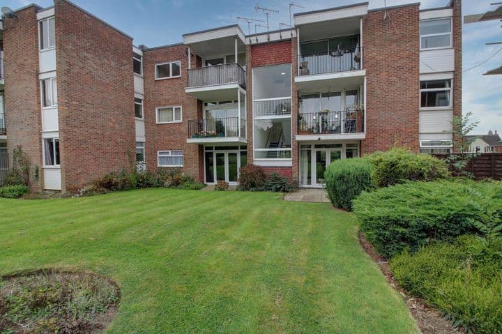 2 bedrooms apartment for sale in Nuneaton, United Kingdom - Image 2