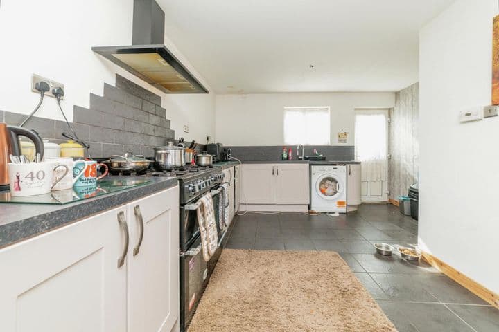 3 bedrooms house for sale in Barnsley, United Kingdom - Image 9