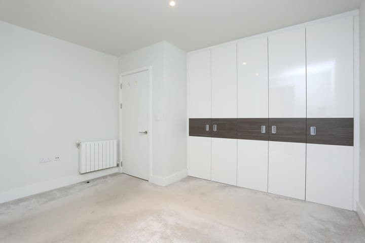 1 bedroom apartment for sale in London, United Kingdom - Image 10