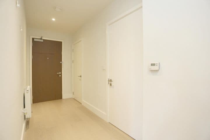 1 bedroom apartment for sale in London, United Kingdom - Image 12