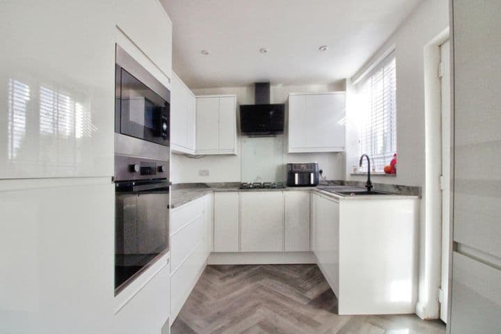 3 bedrooms house for sale in Rotherham, United Kingdom - Image 5