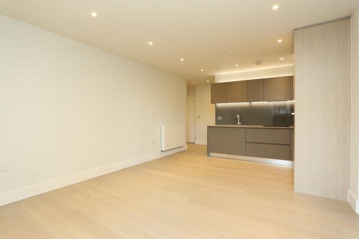 1 bedroom apartment for sale in London, United Kingdom - Image 4