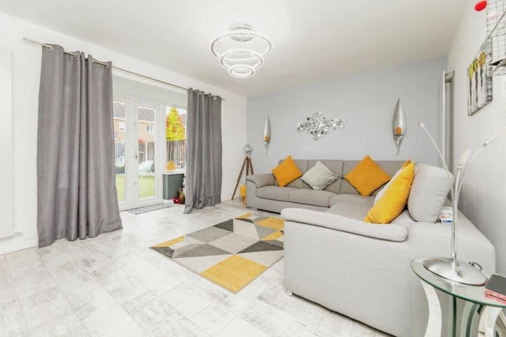 4 bedrooms house for sale in Barnsley, United Kingdom - Image 3