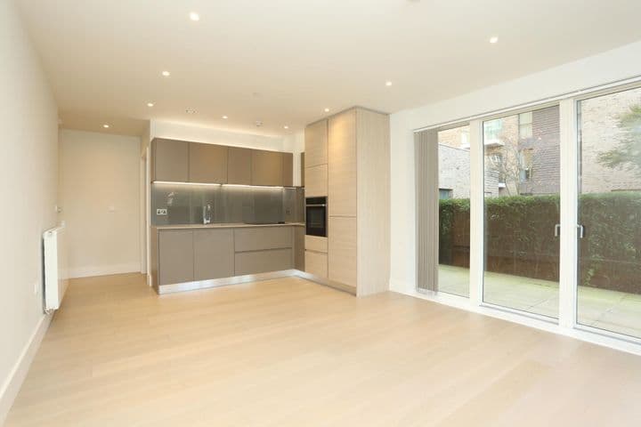 1 bedroom apartment for sale in London, United Kingdom - Image 2