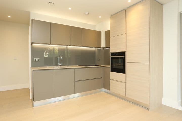 1 bedroom apartment for sale in London, United Kingdom - Image 5