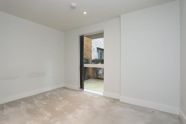 1 bedroom apartment for sale in London, United Kingdom - Image 8