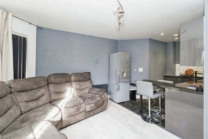 2 bedrooms apartment for sale in Manchester, United Kingdom - Image 2