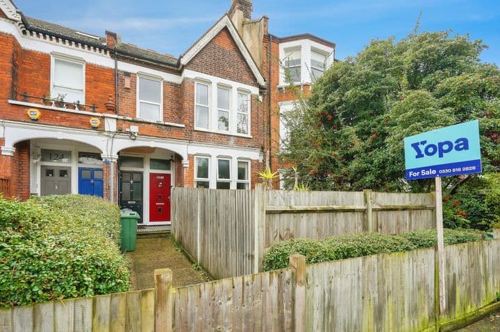 3 bedrooms house for sale in London, United Kingdom - Image 3