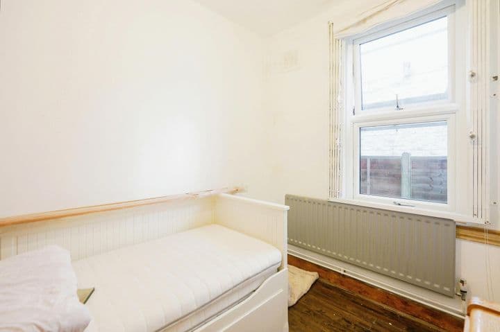 3 bedrooms house for sale in London, United Kingdom - Image 11