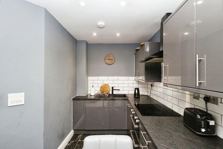 2 bedrooms apartment for sale in Manchester, United Kingdom - Image 8