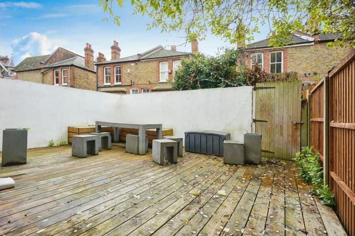 3 bedrooms house for sale in London, United Kingdom - Image 2