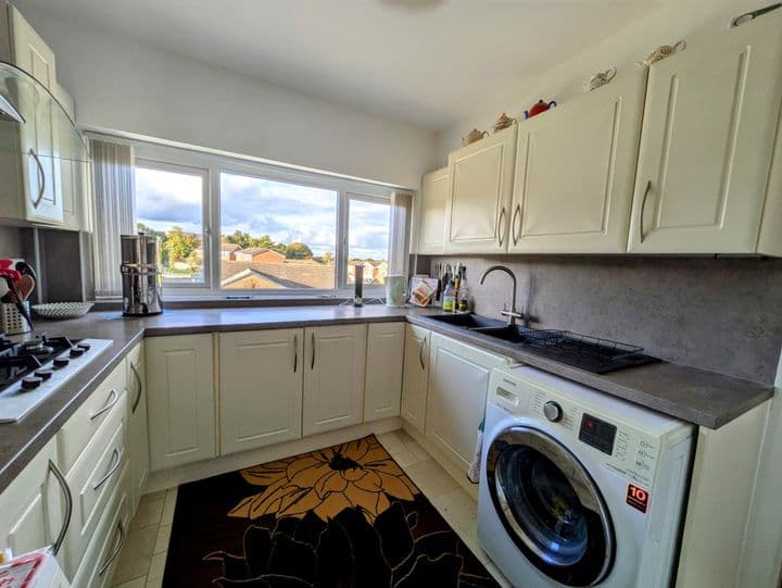 2 bedrooms apartment for sale in Bradford, United Kingdom - Image 5