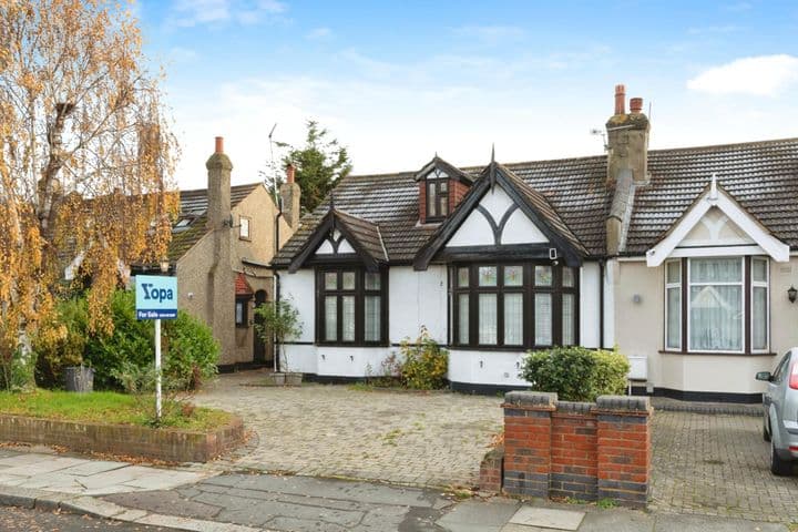 3 bedrooms house for sale in Ilford, United Kingdom - Image 3