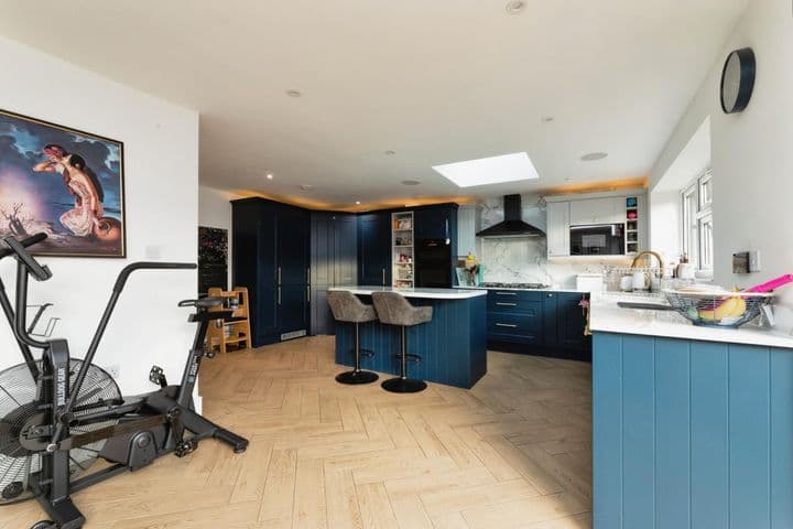 3 bedrooms house for sale in Ilford, United Kingdom - Image 6