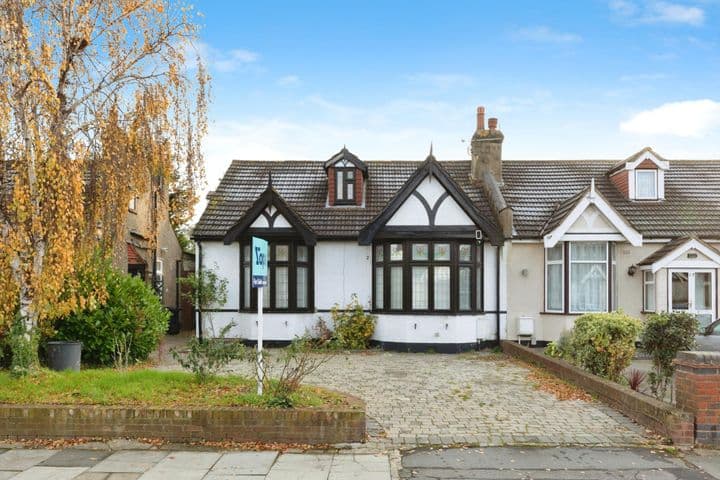 3 bedrooms house for sale in Ilford, United Kingdom - Image 2