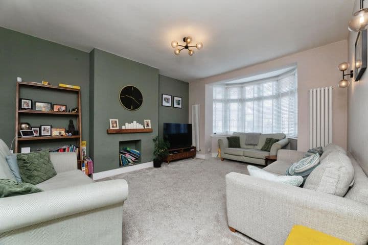 3 bedrooms house for sale in Ilford, United Kingdom - Image 8