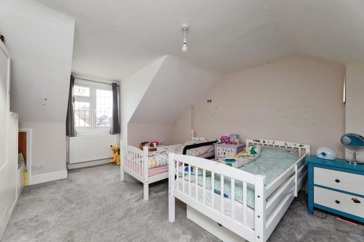 3 bedrooms house for sale in Ilford, United Kingdom - Image 12