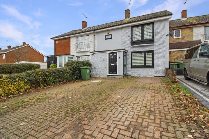 3 bedrooms house for sale in Basildon, United Kingdom - Image 2