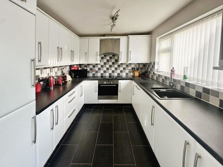 3 bedrooms house for sale in Wolverhampton, United Kingdom - Image 3