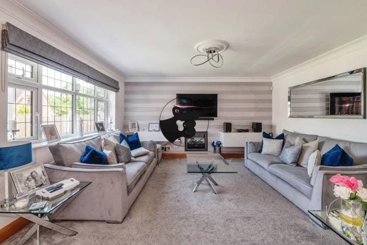 4 bedrooms house for sale in Basildon, United Kingdom - Image 4