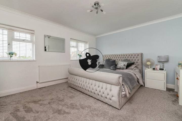 4 bedrooms house for sale in Basildon, United Kingdom - Image 16