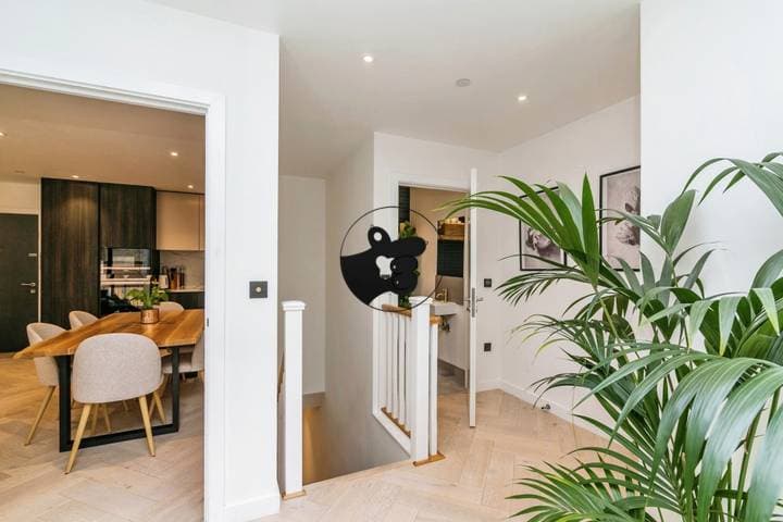 2 bedrooms apartment for sale in London, United Kingdom - Image 9