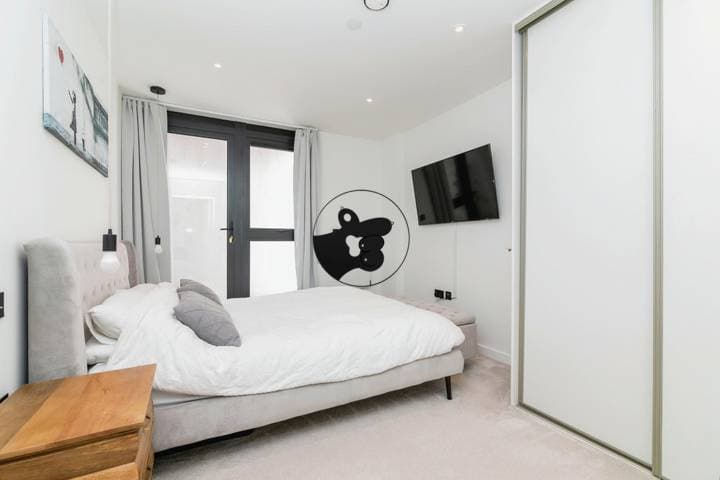 2 bedrooms apartment for sale in London, United Kingdom - Image 12