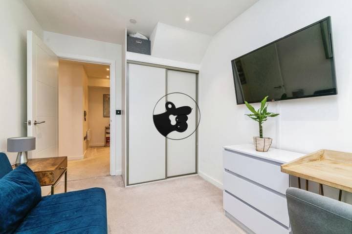 2 bedrooms apartment for sale in London, United Kingdom - Image 16