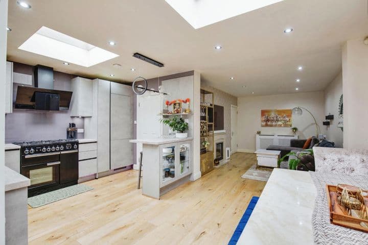 4 bedrooms house for sale in Wembley, United Kingdom - Image 5