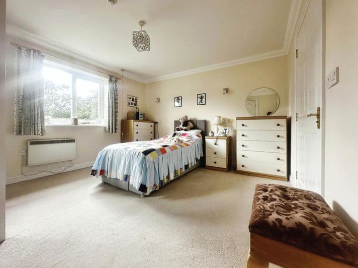 1 bedroom apartment for sale in Bristol, United Kingdom - Image 11