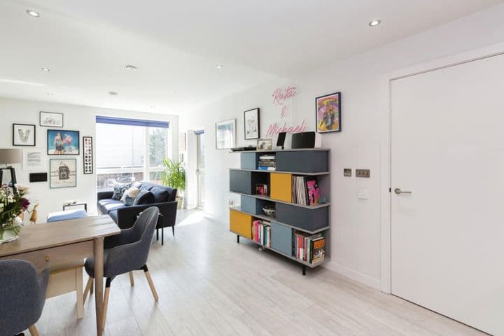 2 bedrooms apartment for sale in London, United Kingdom - Image 9