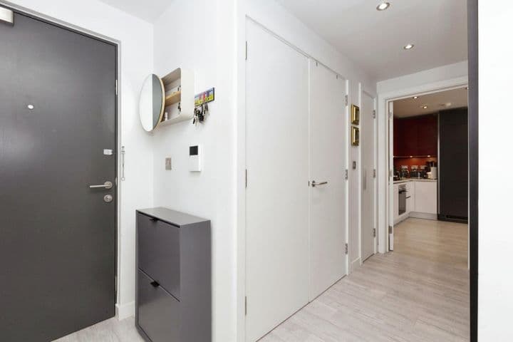 2 bedrooms apartment for sale in London, United Kingdom - Image 10