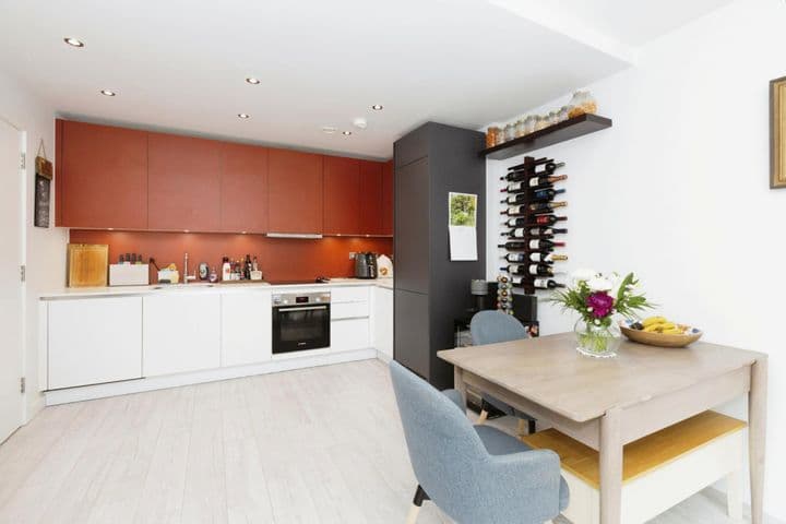 2 bedrooms apartment for sale in London, United Kingdom - Image 5