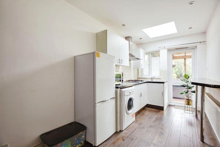 4 bedrooms house for sale in Wembley, United Kingdom - Image 7