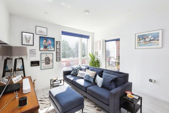 2 bedrooms apartment for sale in London, United Kingdom - Image 6