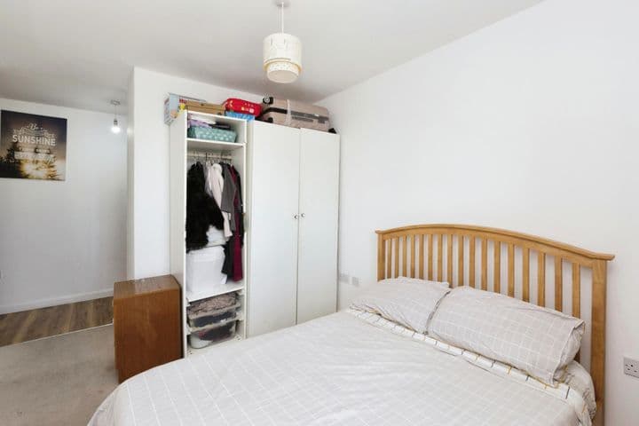 3 bedrooms apartment for sale in Barking, United Kingdom - Image 9